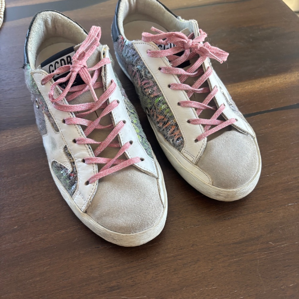 Golden Goose Womens Sneakers with Pink Laces and Star Detail - Picture 2 of 4